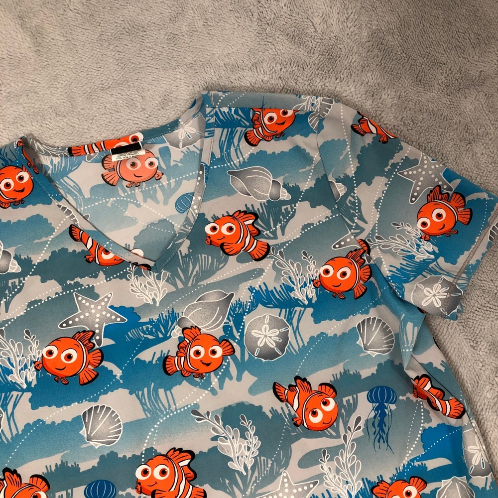 Pixar Finding Nemo Scrub Top Women's Medium Blue Orange V-Neck Disney Uniform